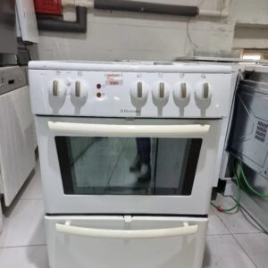 "Electrolux", sporet sa ravnom plocom, 60 cm, garancija 6 meseci