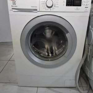 "Electrolux", slim ves masina ( 40 cm dubina), 4kg, 1000 rpm, garancija 6 meseci, besplatan prevoz