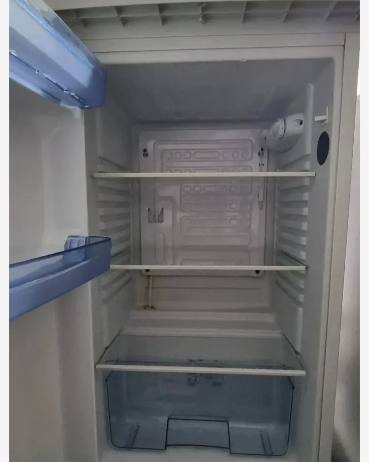 "Amica", mali  frižider, 85x48(uski model), garancija 6 meseci, prevoz ukljucen u cenu