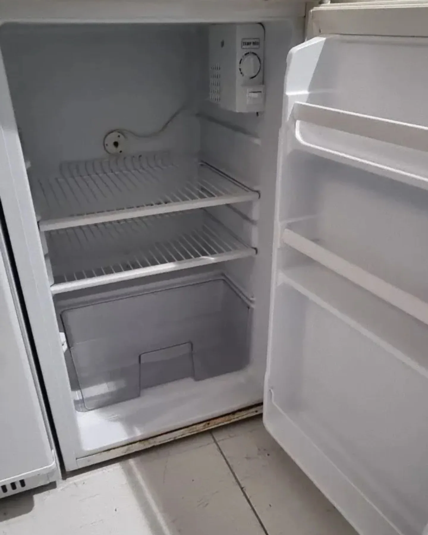 Mali frizider " Scan", 85x50, garancija 6 meseci, prevoz ukljucen u cenu