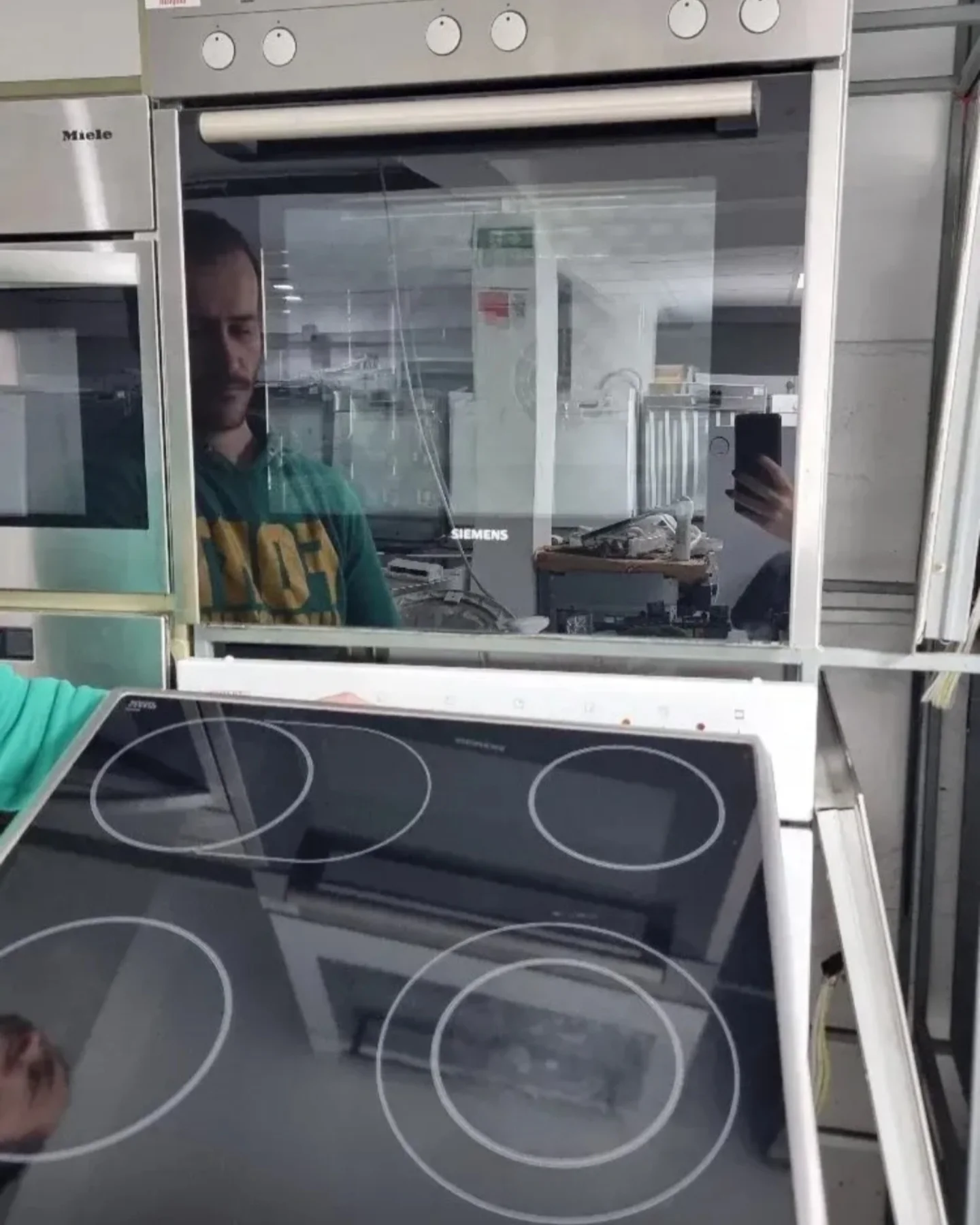 Ugradni sporet " Siemens", piroliza, potapajuci dugmici, 6 meseci garancija, cena je sa prevozom do adrese