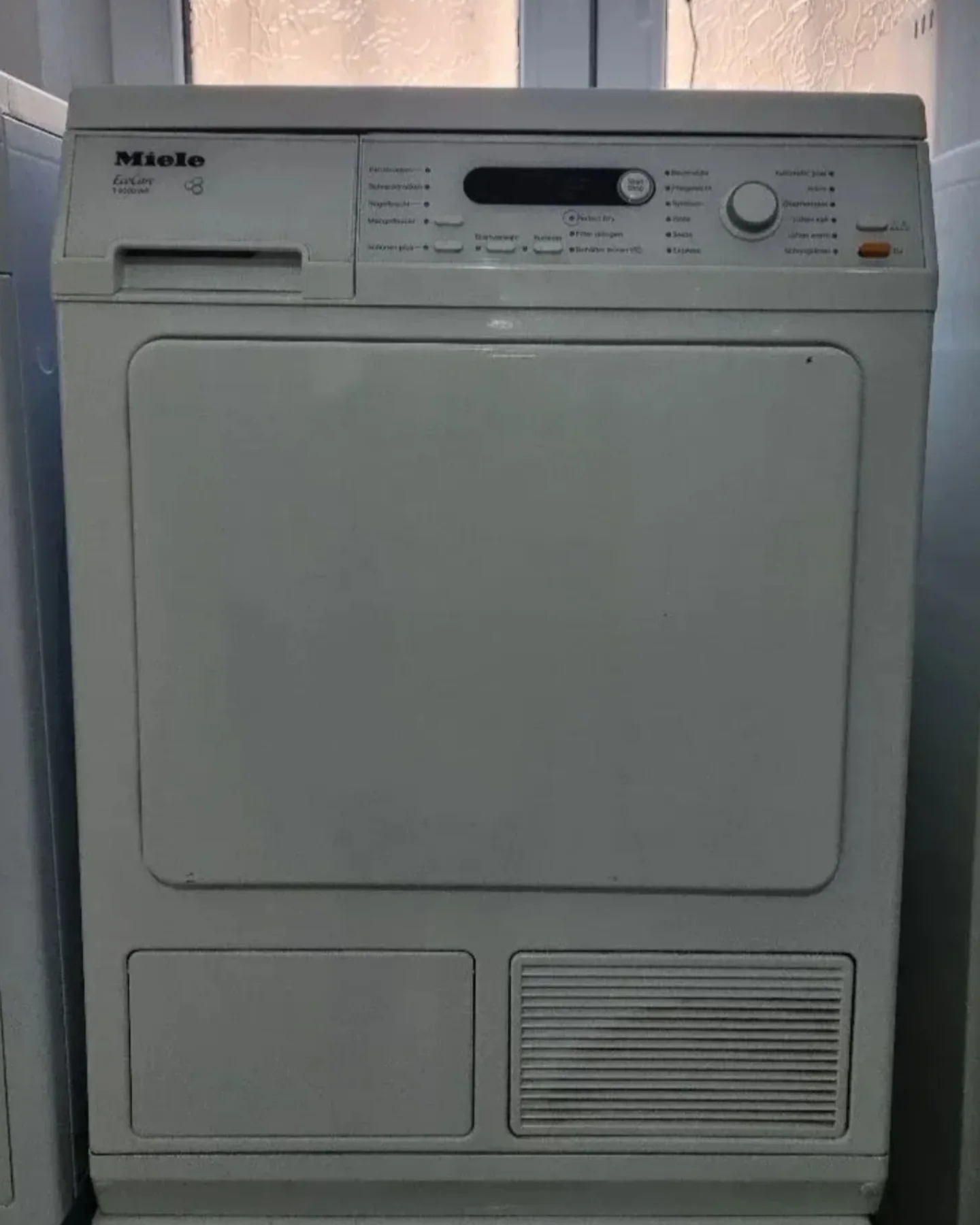 "Miele - ecoCare, T8000 wp", polovna  mašina za susenje vesa, Toplotna pumpa, 7 kg, garancija 6 meseci, moguc prevoz
