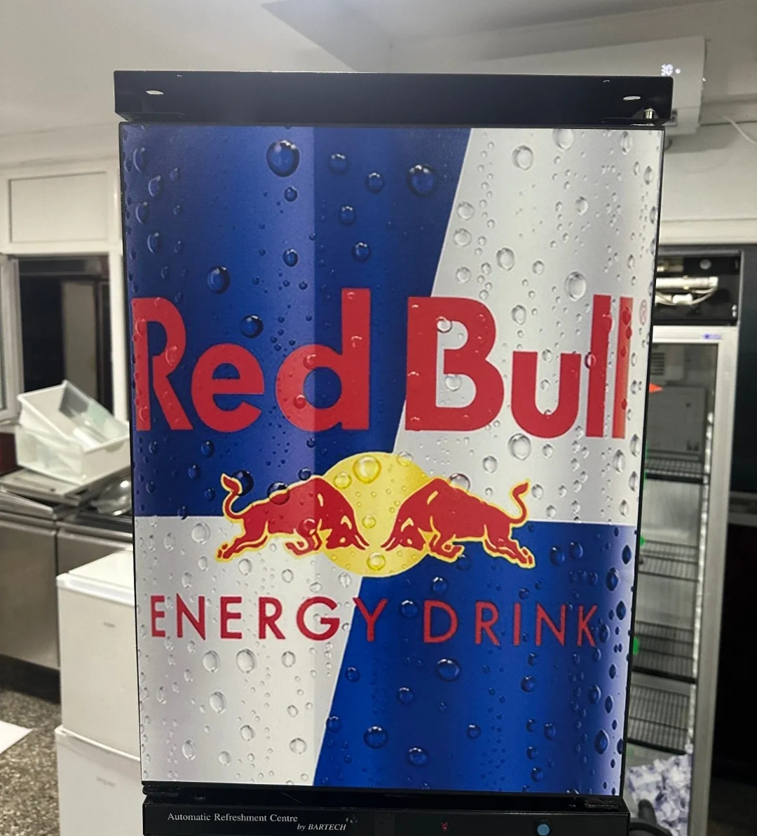 "RED BULL", dekorativni mini frižider, kompresorski, prevoz ukljucen u cenu