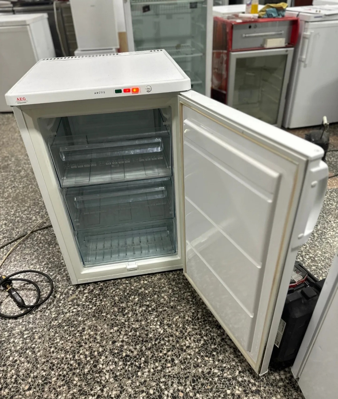 "AEG - ARCTIS", GERMANY, polovni mali lepi zamrzivač, 115lit, prevoz ukljucen u cenu