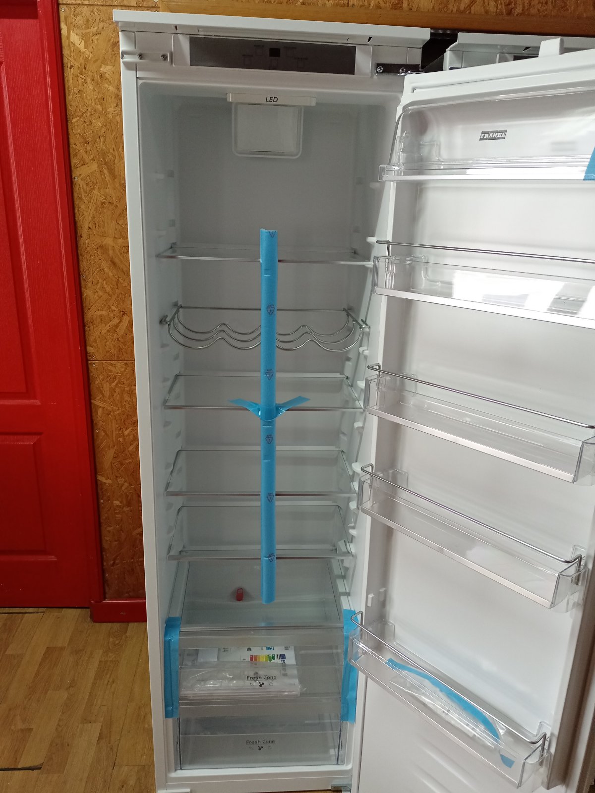 Nov ugradni frizider "Franke", Model: FSDR 330 V NE F 8, A+, 314 L, 177x54,5 cm, garancija 25 meseci, besplatna dostava