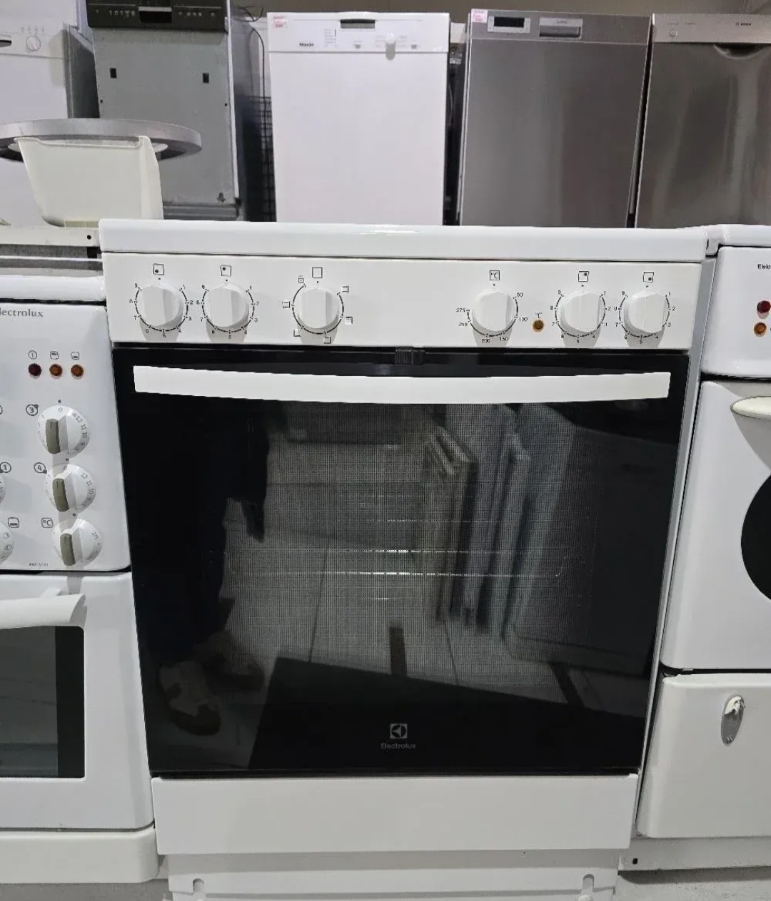 "Electrolux", polovni elektricni sporet, 60 cm, garancija 6 meseci, prevoz ukljucen u cenu