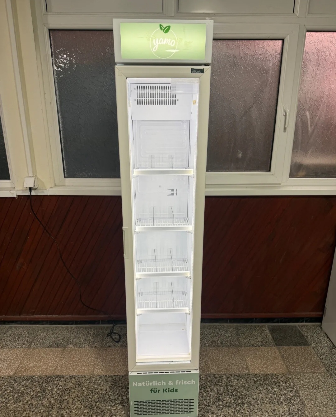 "EFFICOLD", GERMANY, Uske Slim Vitrina, 36cm širina, KAO NOVE, LED rasveta