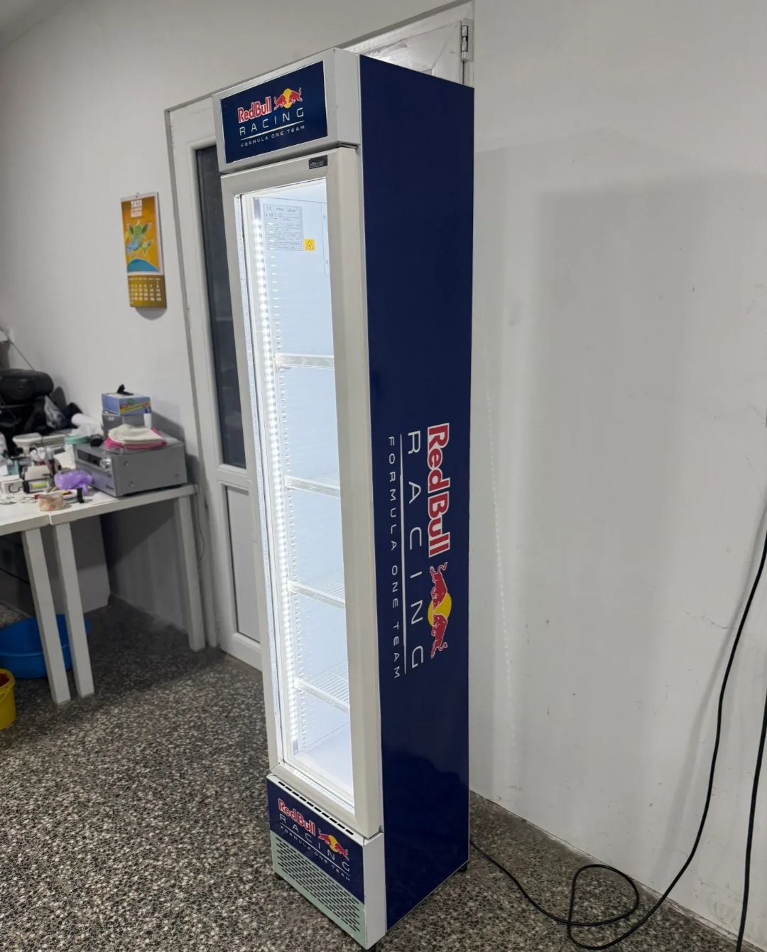 "RED BULL", F1 Racing Team, Slim vitrina, 36cm širina, PERFEKTNA