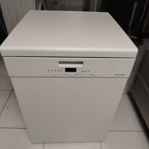 Polovna samostojeća sudomašina "Miele G 500 SC Active", kapacitet 13 kompleta, tihi rad, energetska efikasnost, garancija 6 meseci, prevoz uključen u cenu.
