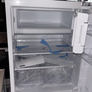 Nov ugradni frizider "Bauknecht", Dimenzije: 74x55x55,  A++, garancija 25 meseci, prevoz ukljucen u cenu