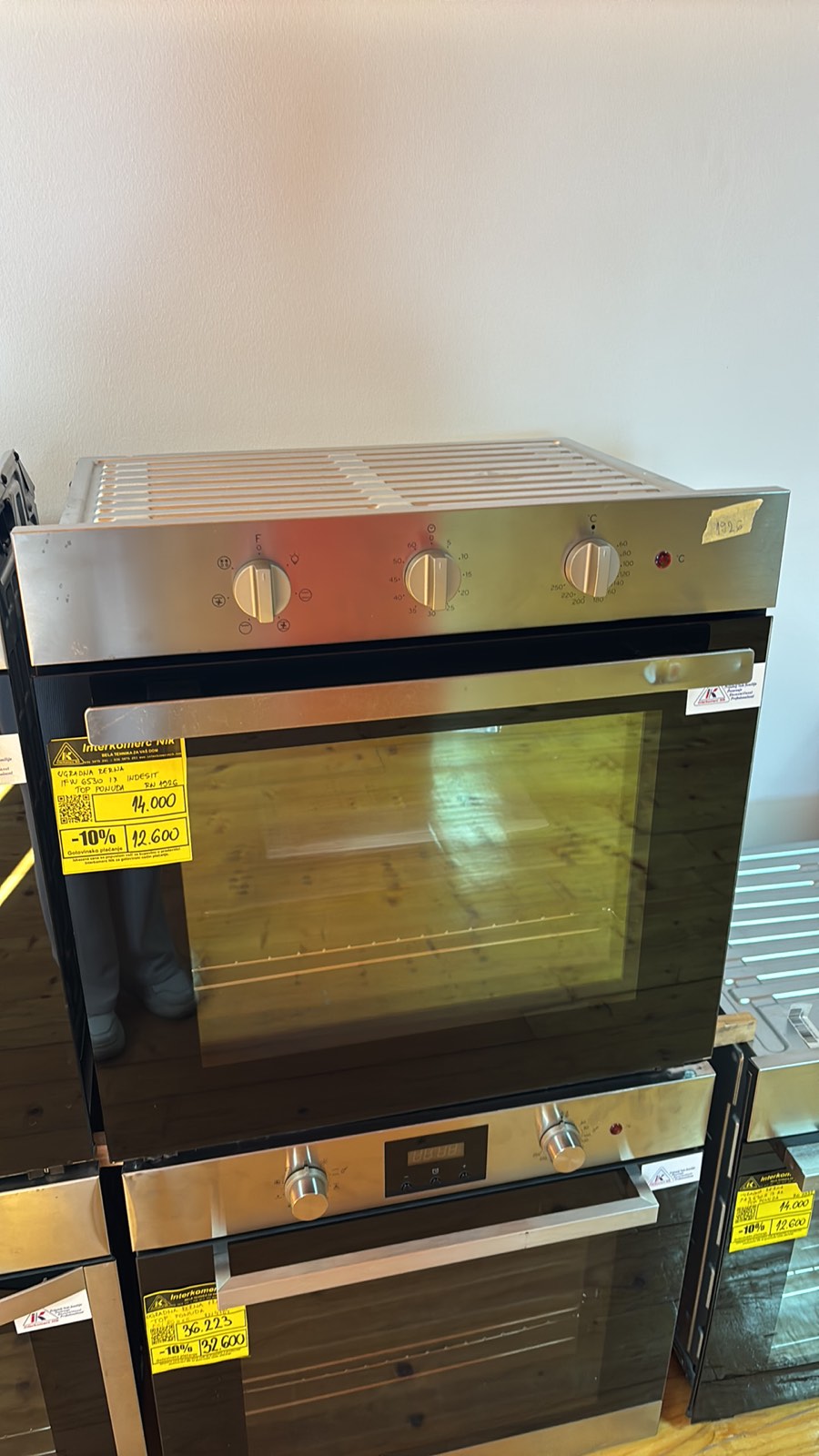 Nova ugradna rerna " Indesit", sa estetskim ostecenjima, turbo rerna, Inox, garancija 25 meseci