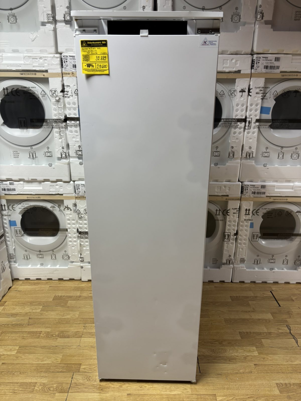 Nov ugradni frizider " Ikea", sa estetskim ostecenjima, F klasa, 314L, 177cm, garancija 25 meseci, prevoz ukljucen u cenu