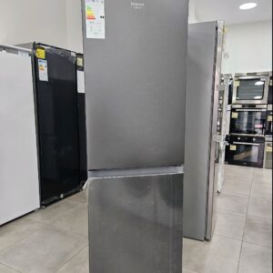 Nov kombinovani frizider "Ariston - Hotpoint" sa estetskim ostecenjima, 335L, No frost, 191 cm, garancija 25 meseci, prevoz ukljucen u cenu